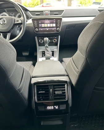 Skoda Superb cena 96600 przebieg: 105450, rok produkcji 2019 z Pabianice małe 254